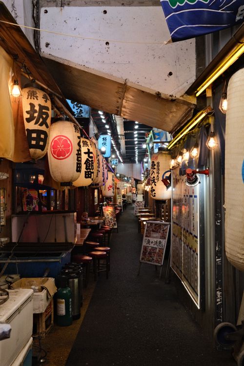Free Authentic Japanese alleyway illuminated by traditional lanterns, evoking a cozy night scene. Stock Photo