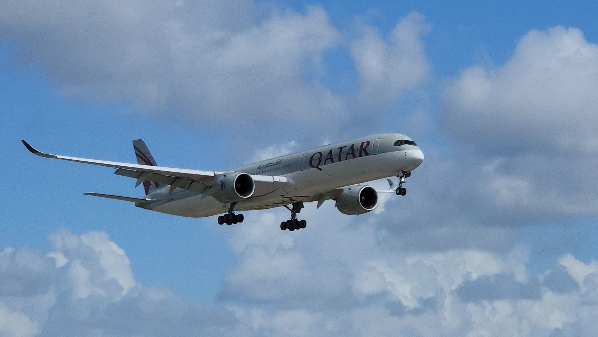 Qatar Airways krijgt boetes voor vervoer van passagiers met valse papieren