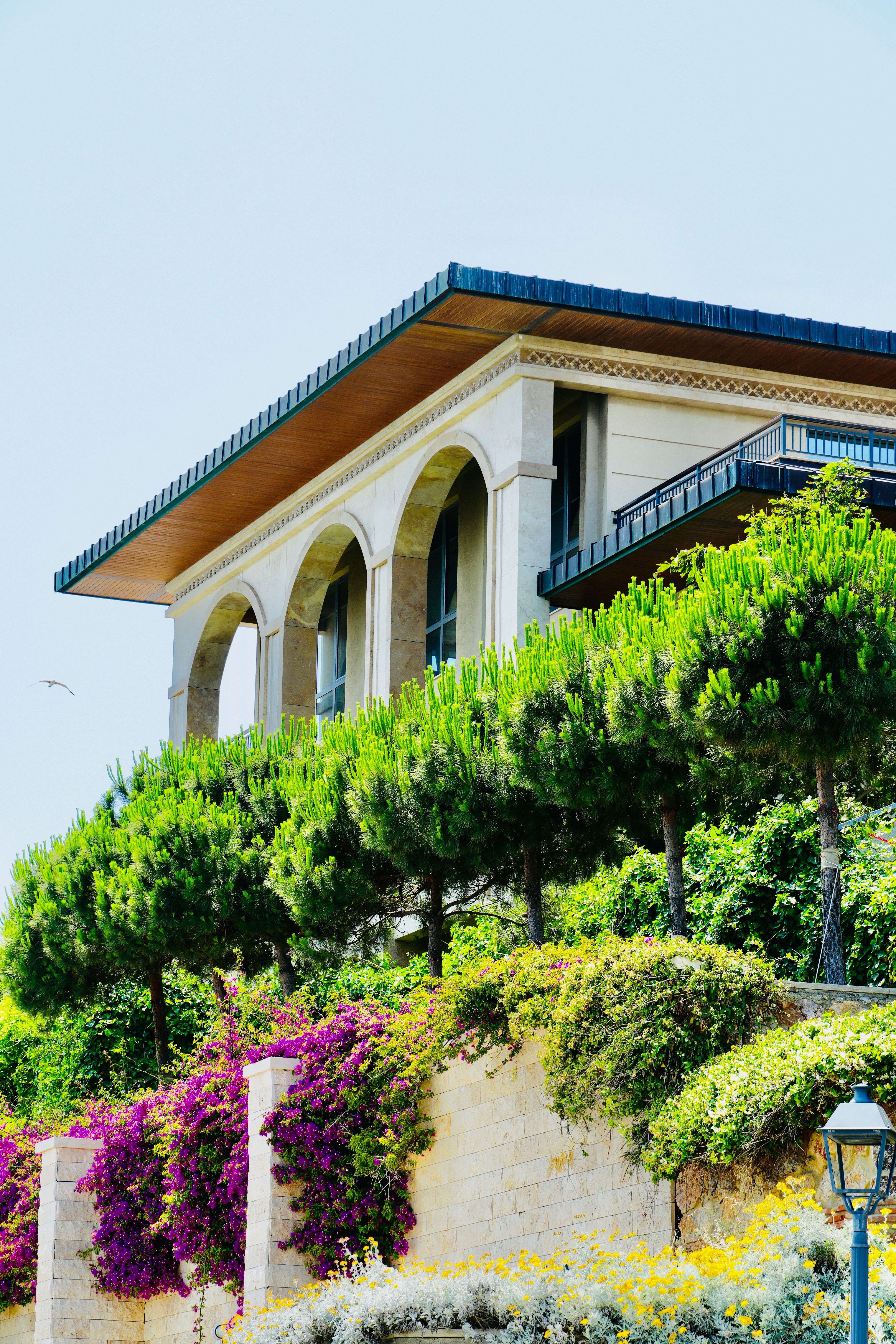 Villa méditerranéenne au cœur d'un jardin paysager