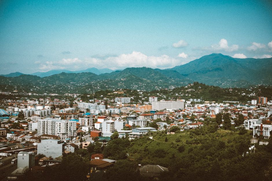 Salaires a Kingston en 2026 : Grille par Secteur et Pouvoir d'Achat