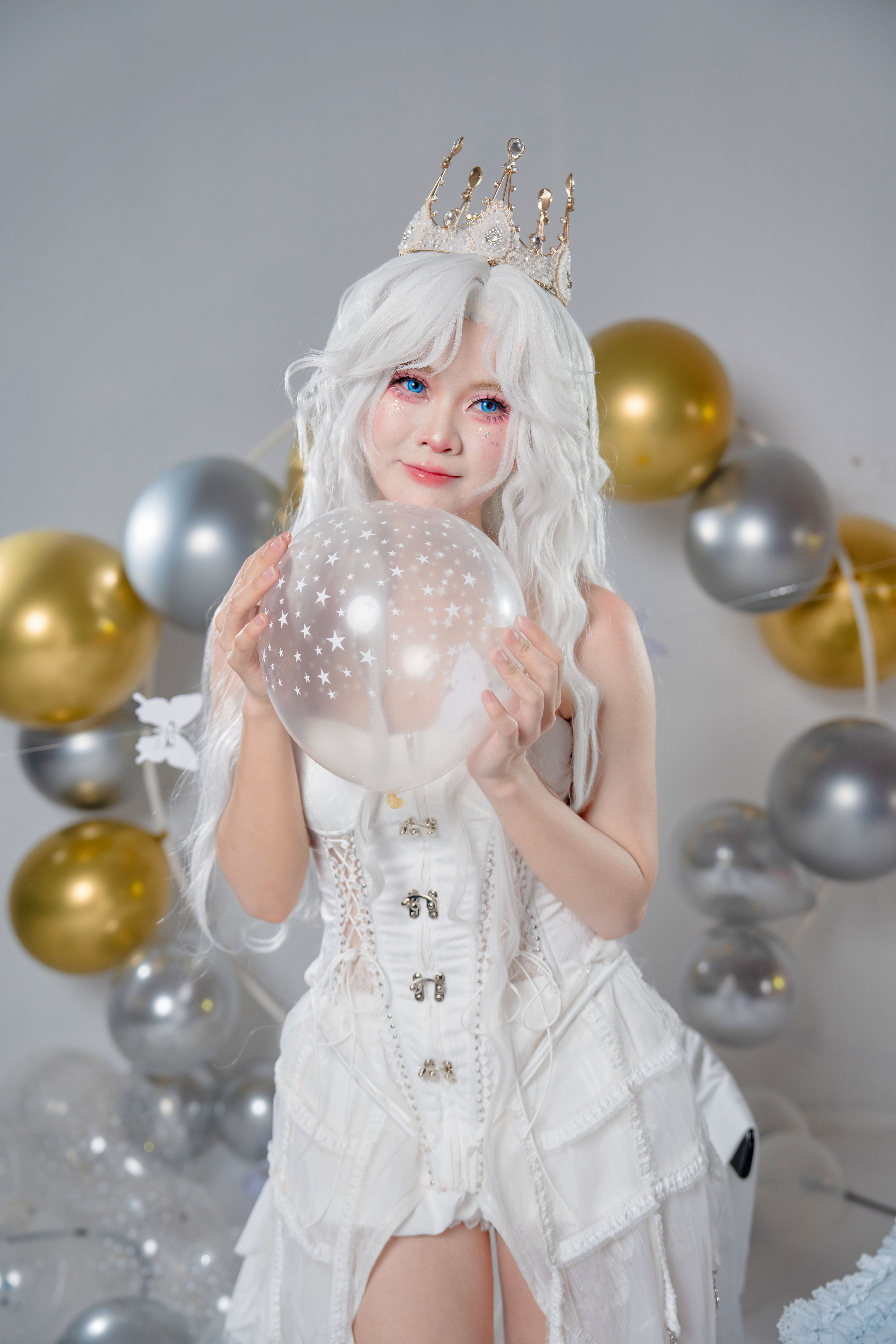 Illusion White And Gold Dress Photos, Download The BEST Free Illusion White  And Gold Dress Stock Photos & HD Images