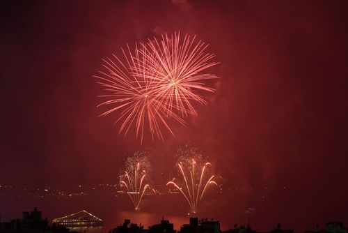 Free Captivating fireworks lighting up the night sky over İzmir's scenic bay, Türkiye. Stock Photo