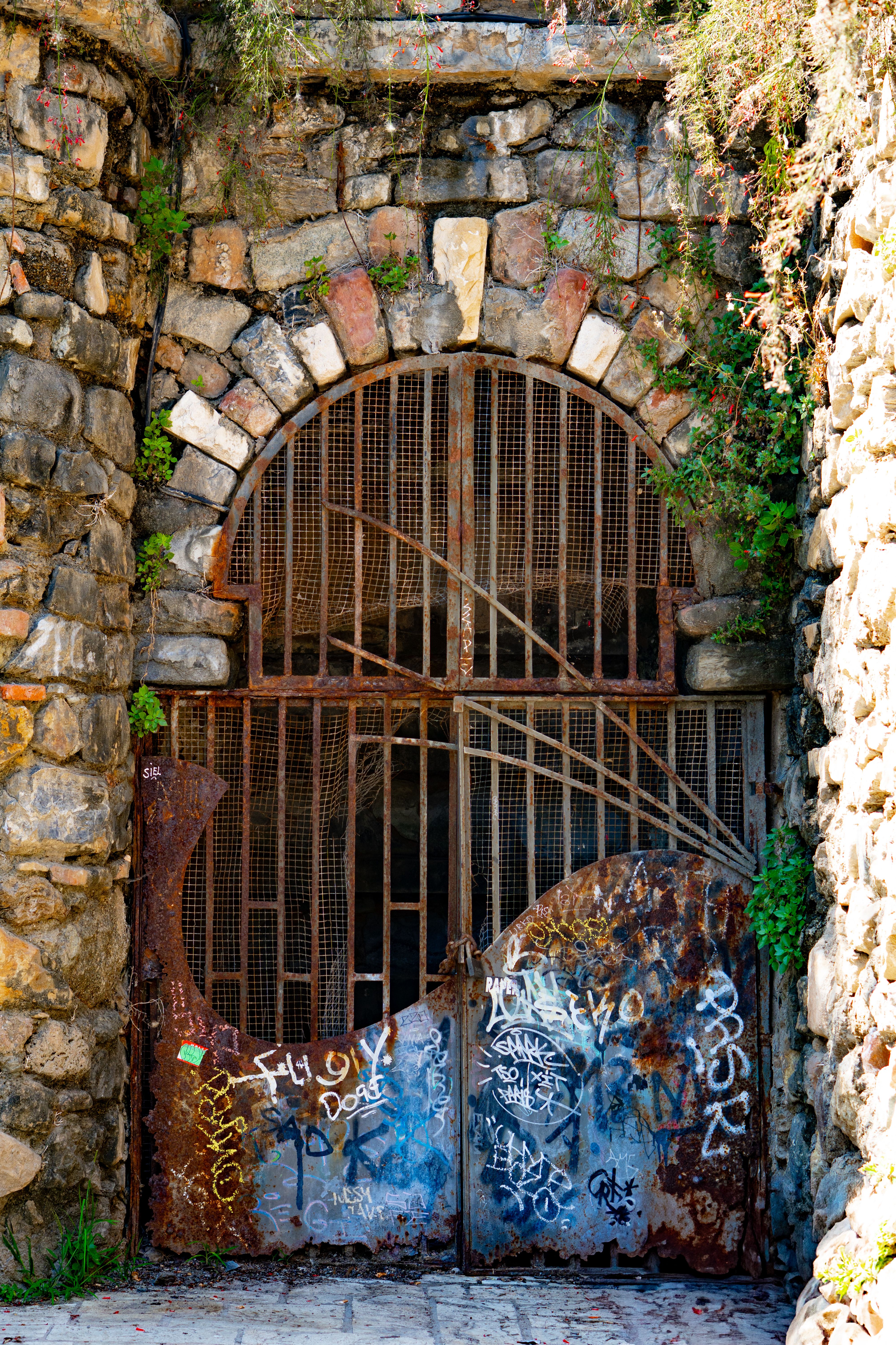Rustic Stone Archway with Graffiti in Málaga · Free Stock Photo