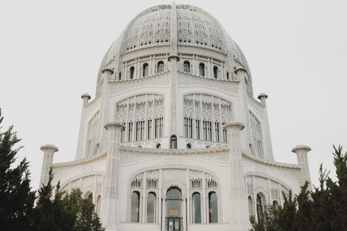 Free Exquisite architecture of the Baha'i Temple captured in Wilmette, showcasing intricate design in an outdoor setting. Stock Photo