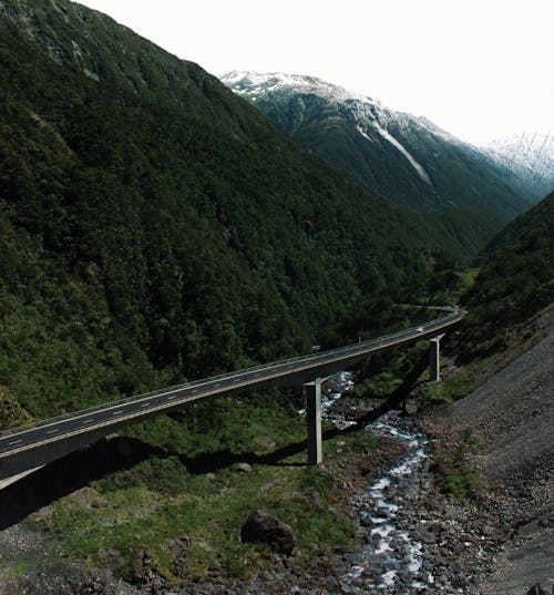 Бесплатное стоковое фото с горы, дорога, мост