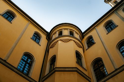 Free Explore the classic architectural design of Zittau's city hall, showcasing intricate details and symmetry. Stock Photo