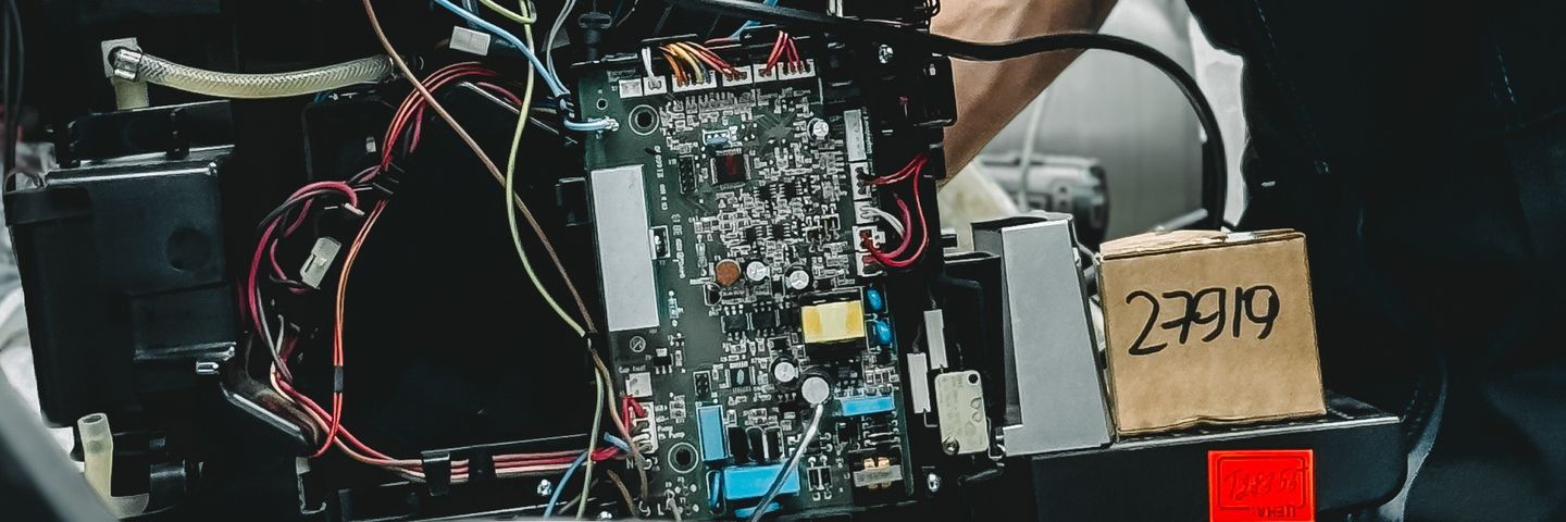 ITエンジニアの作業風景のイメージ写真