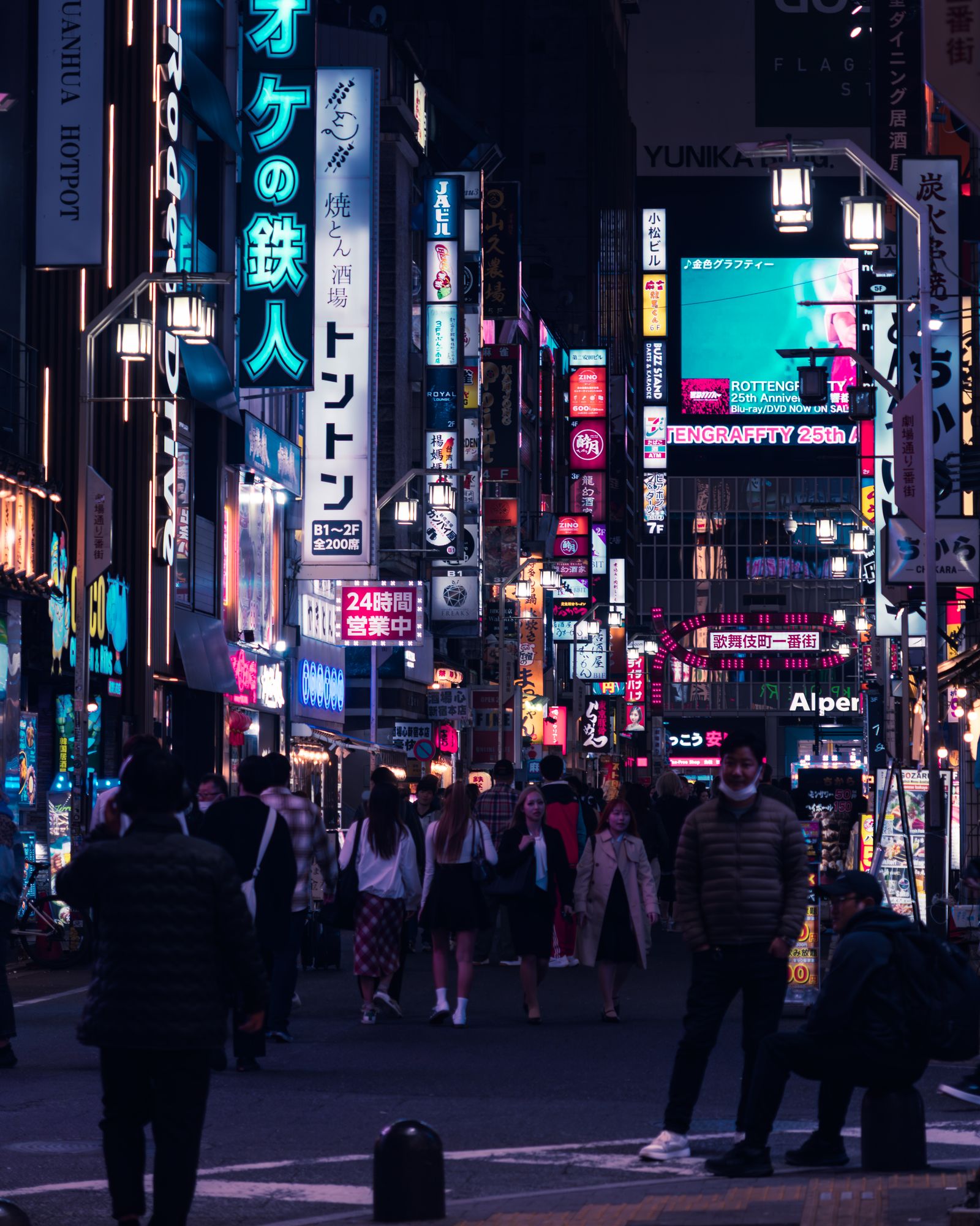 Neon nightlife of Shinjuku district, Tokyo, Japan — Japan Hopping travel itinerary
