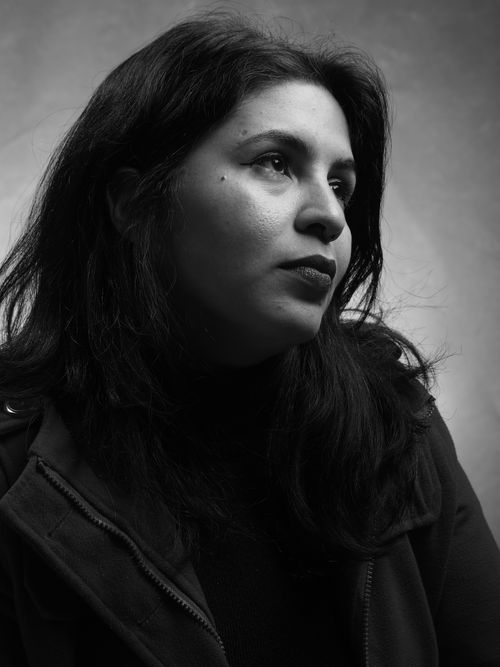 Free Elegant black and white portrait of an adult woman gazing thoughtfully. Stock Photo