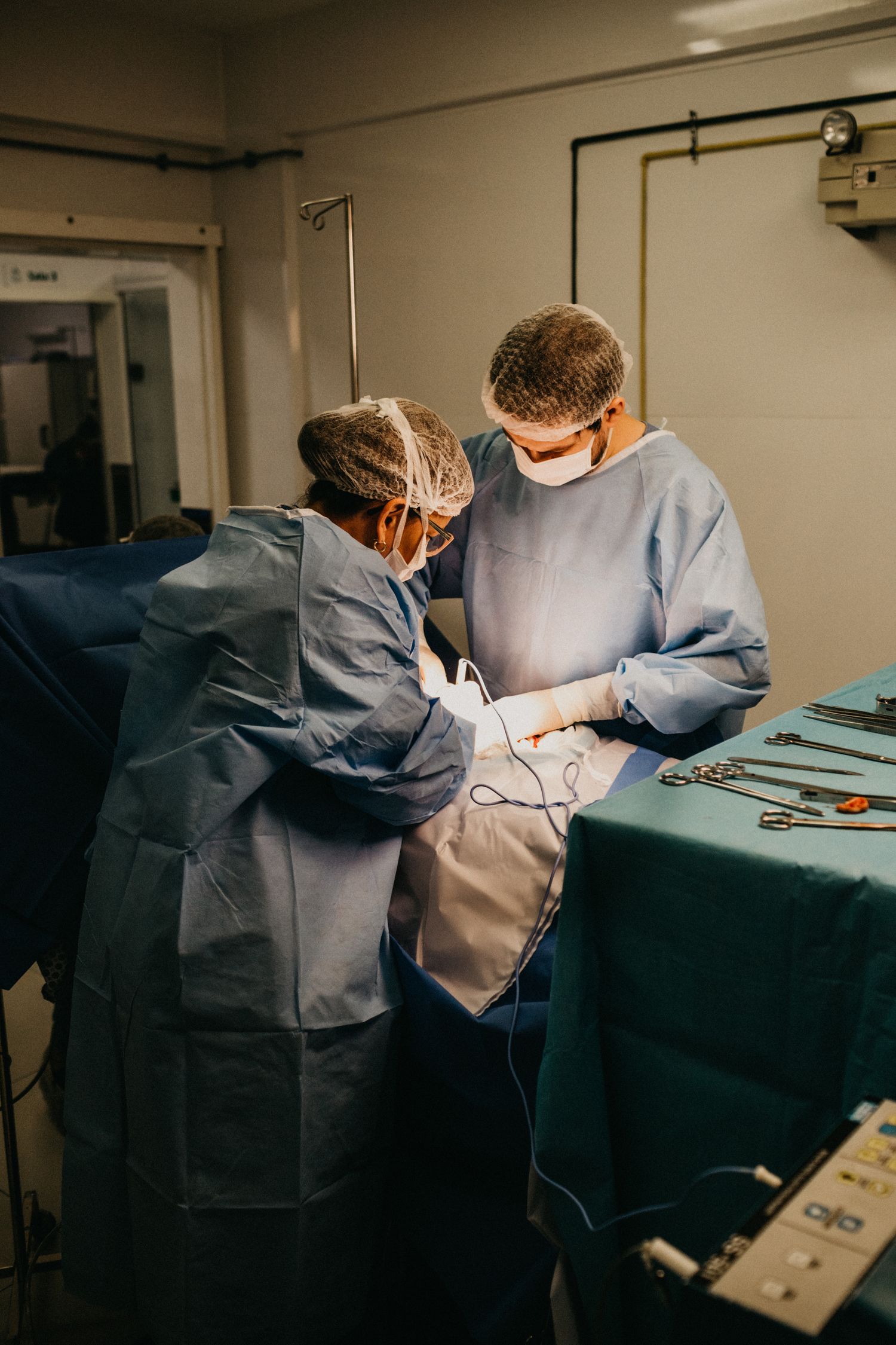 Doctors Doing Operation · Free Stock Photo