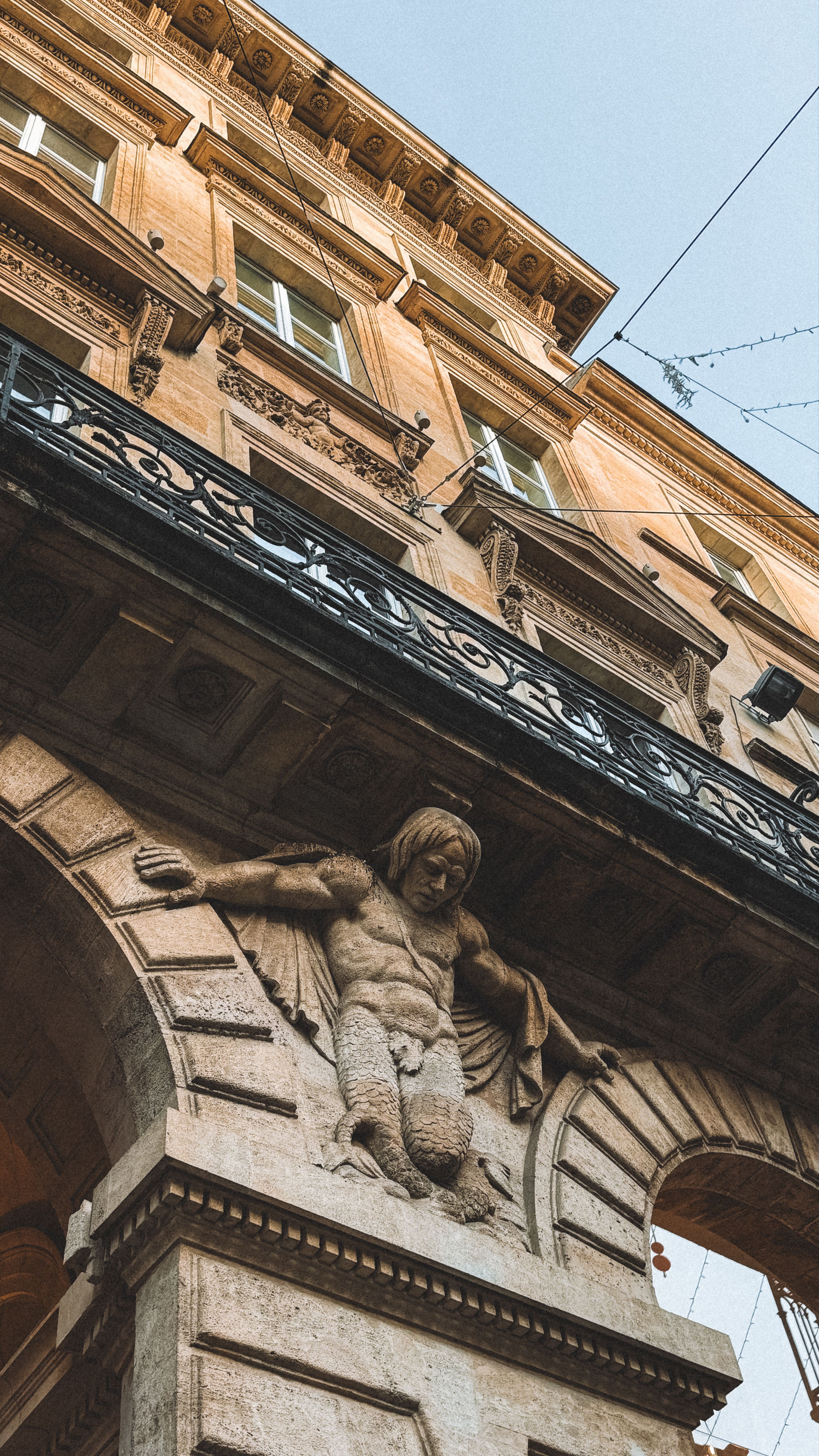 Historic Stone Sculpture on Bordeaux Building Facade · Free Stock Photo