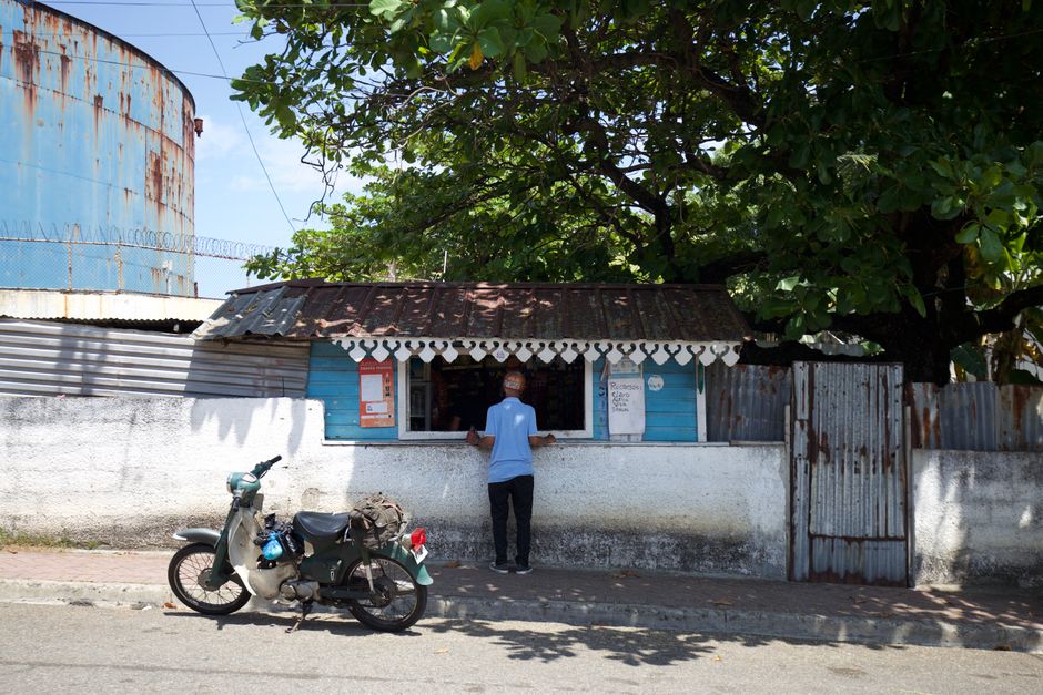 Exterior of a Claro official store in a Dominican Republic city