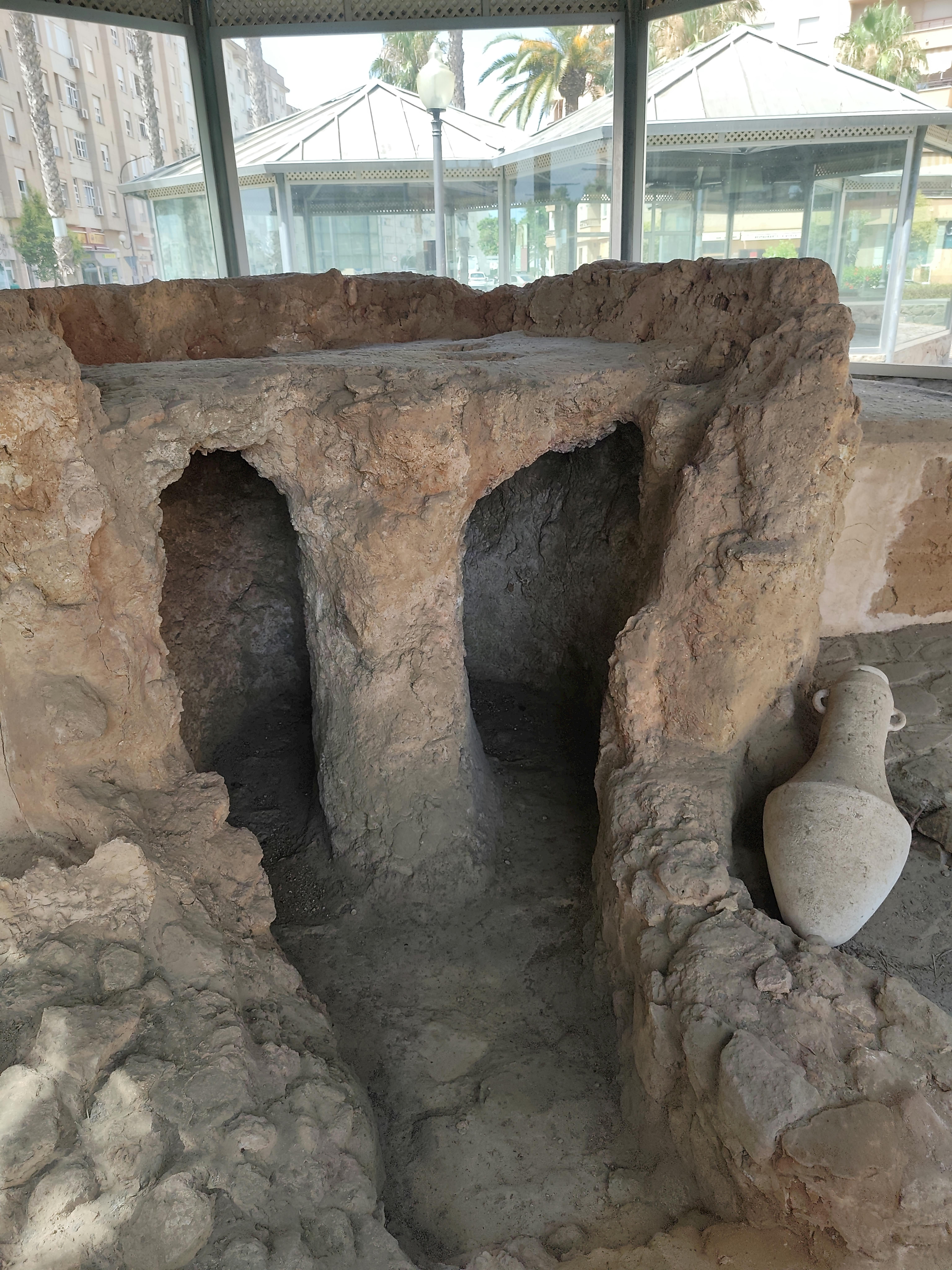 vamos recorriendo los distintos recintos descubiendo en cada uno de ellos un espacio histórico bien conservado