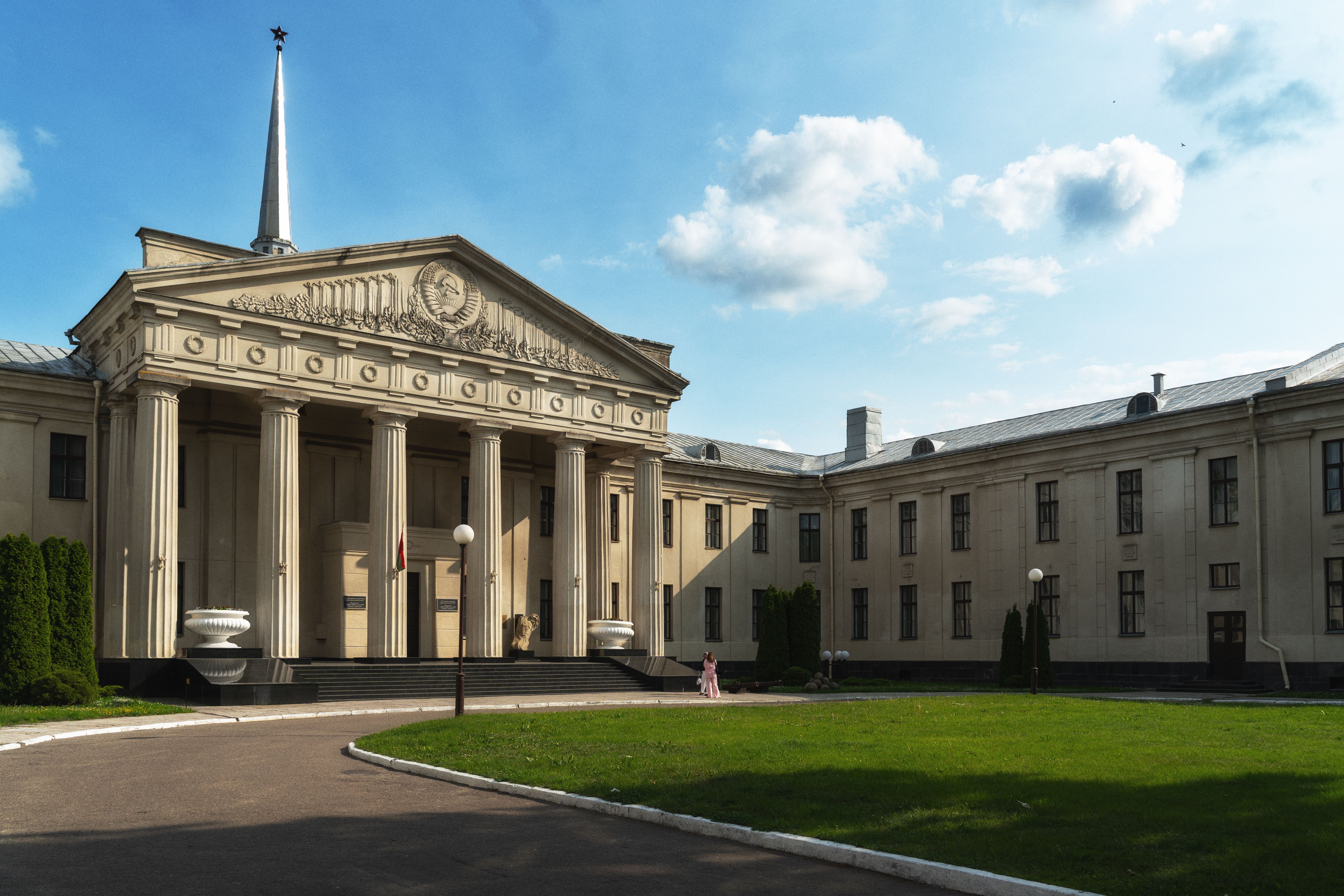 Neoclassical Building with Columns on Sunny Day · Free Stock Photo