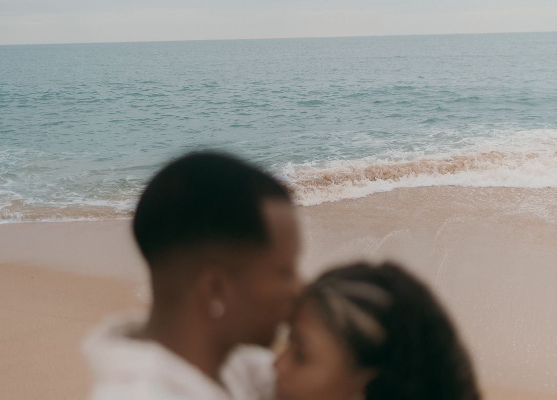 Online dating: starting a conversation on a niche platform