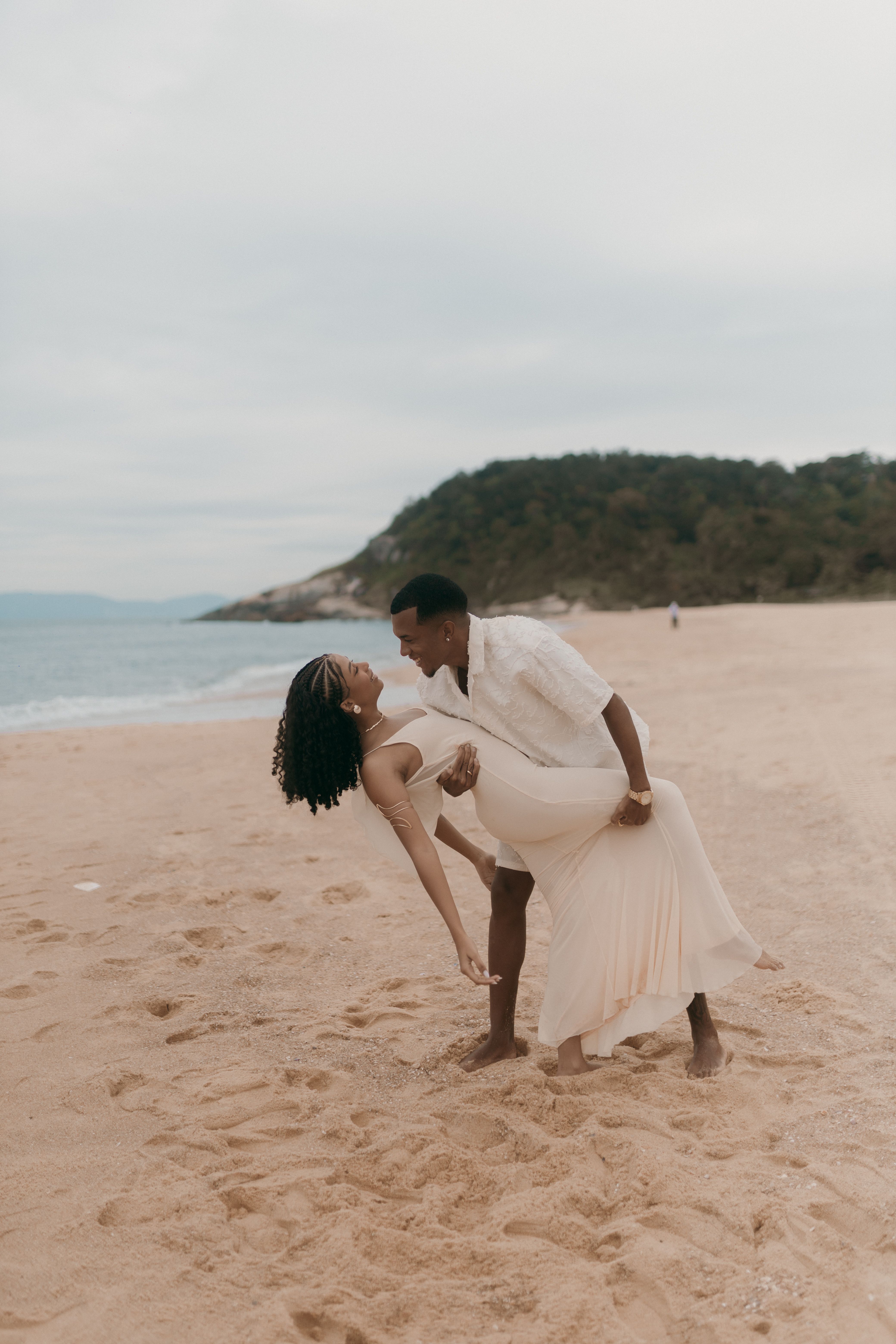 Online dating: starting a conversation on a niche platform
