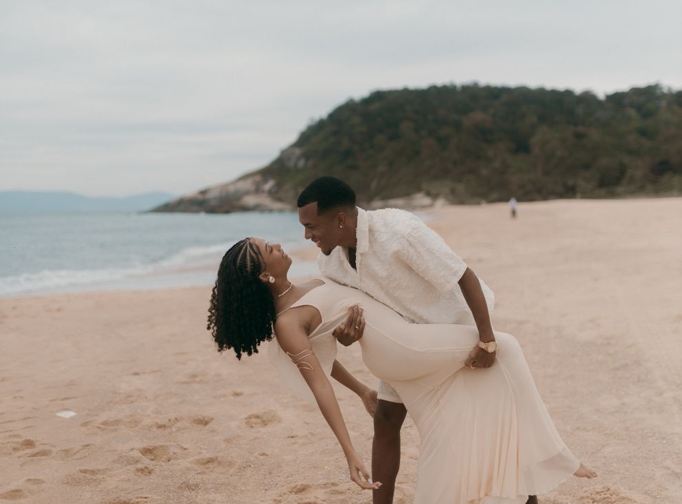 Online dating: starting a conversation on a niche platform