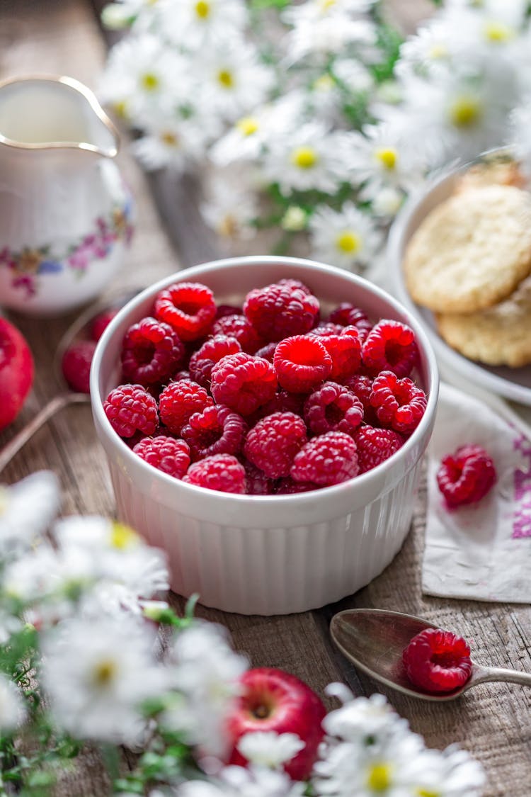 Close-up Of Raspberries In Bowl On Table