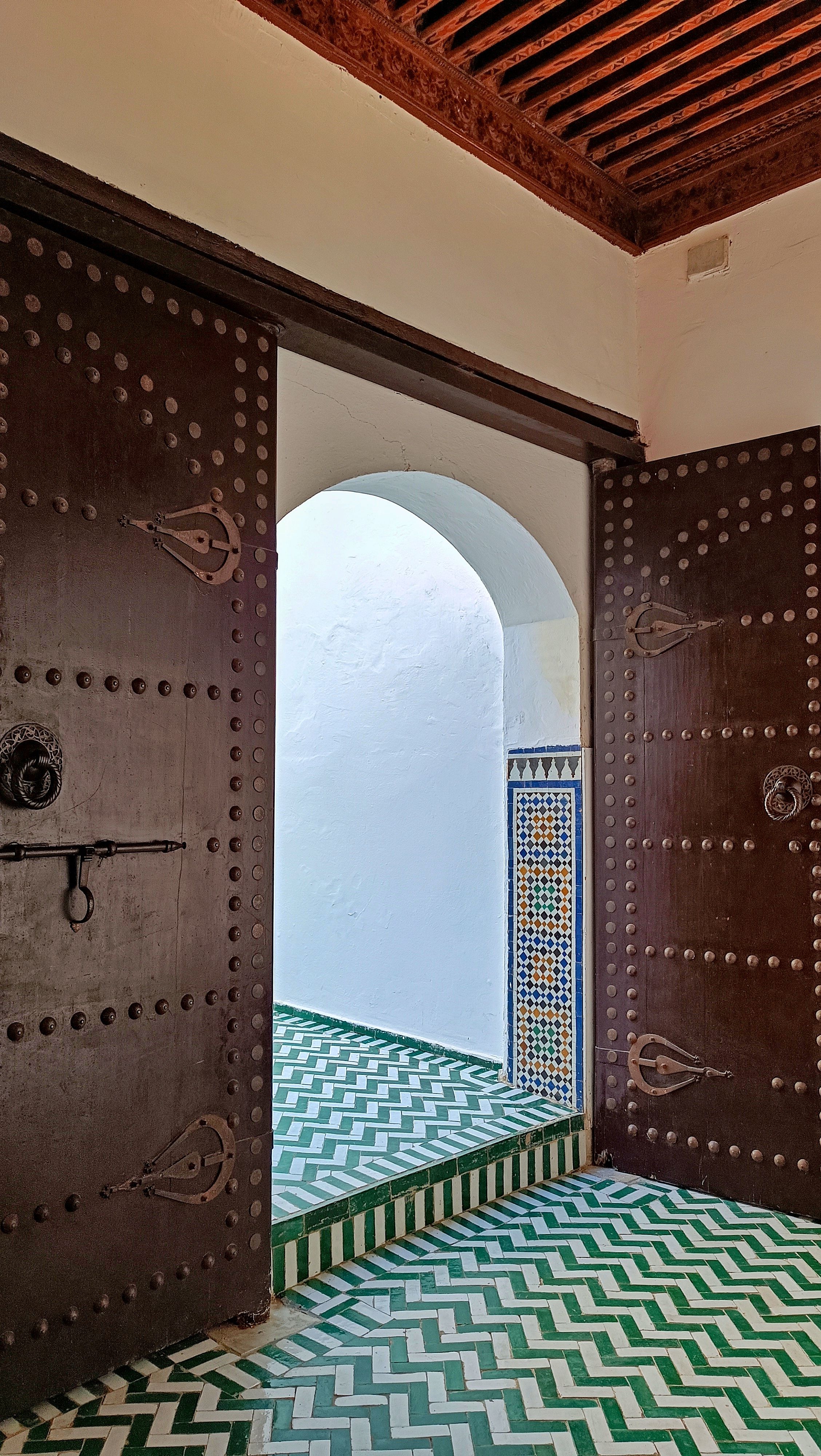 Traditional Moroccan Interior with Arched Doorway · Free Stock Photo