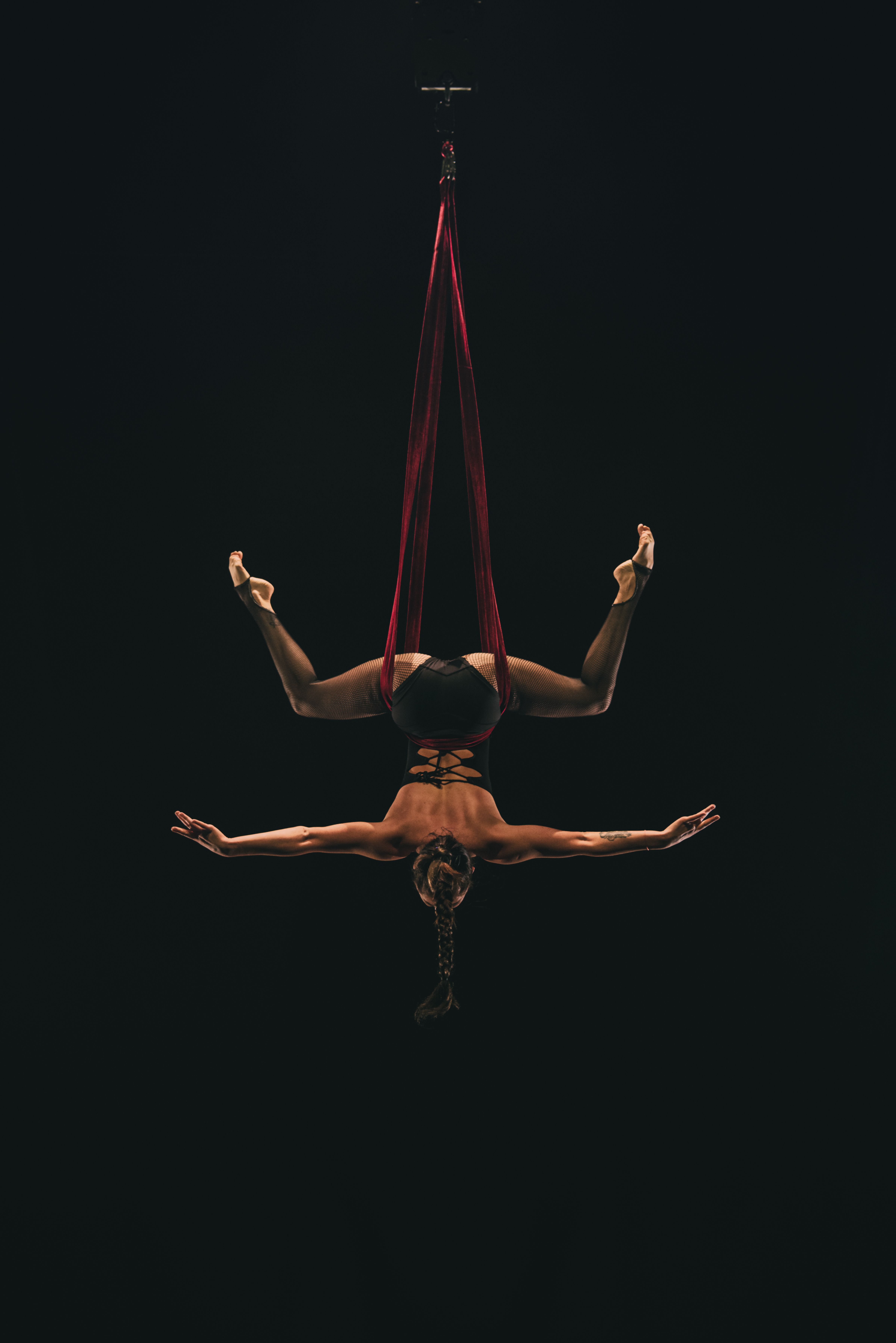 Captivating Aerial Acrobatics Performance Art · Free Stock Photo