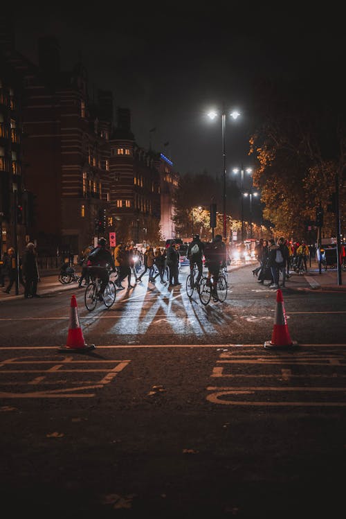 Ücretsiz Bisiklet Sürme Insanlar Stok Fotoğraflar