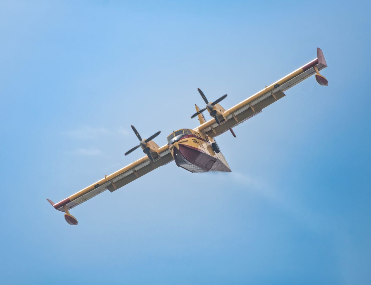 Polémique autour de l'annulation des Canadair : RN et LFI pointent du doigt le gouvernement