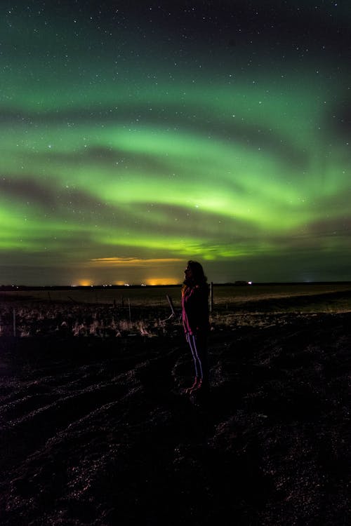 Persona Che Guarda L'aurora Boreale