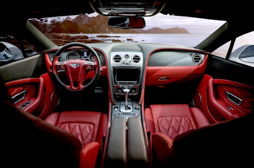 Coche Con Interior Rojo