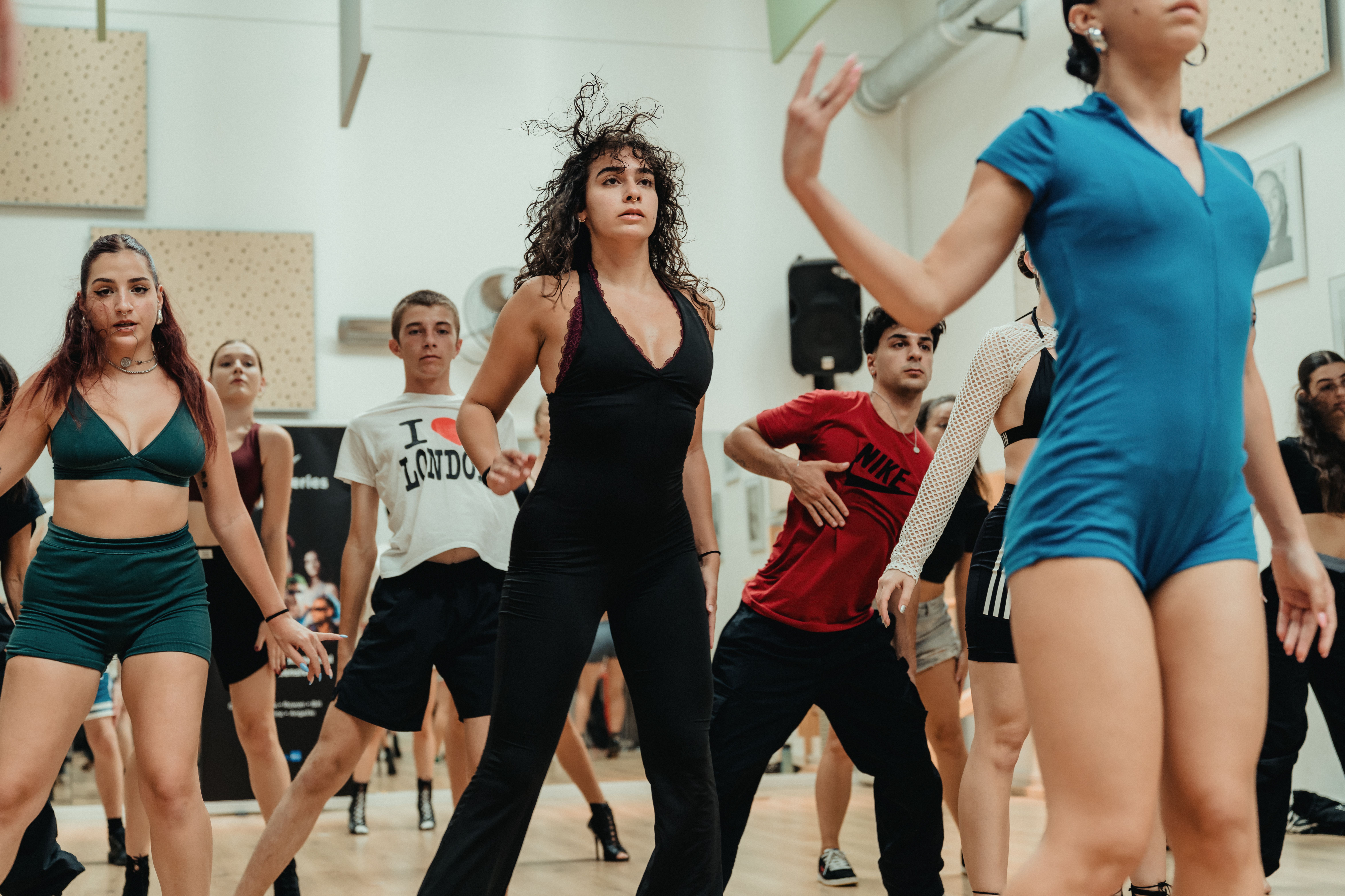 Group Dance Class with Young Adults in Motion · Free Stock Photo