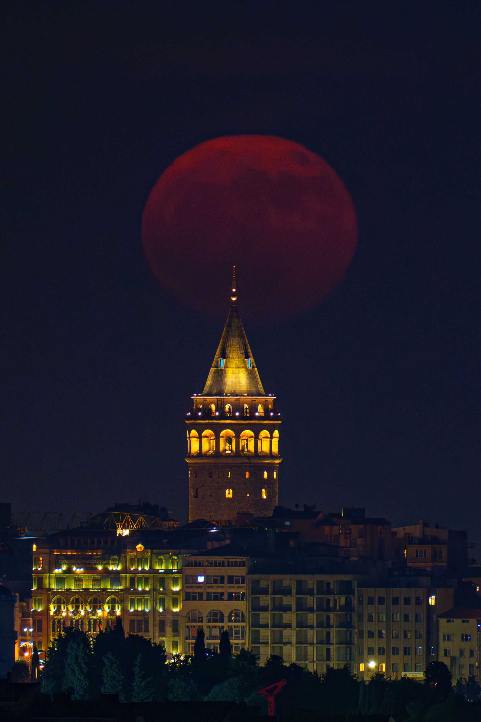 Red Full Moon and Galata Tower · Free Stock Photo