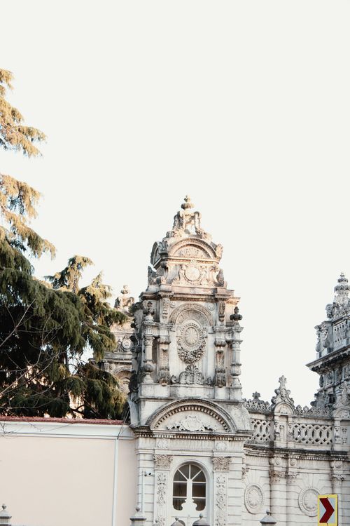 Free Elegant view of the Dolmabahçe Palace gate showcasing intricate Ottoman architecture. Stock Photo