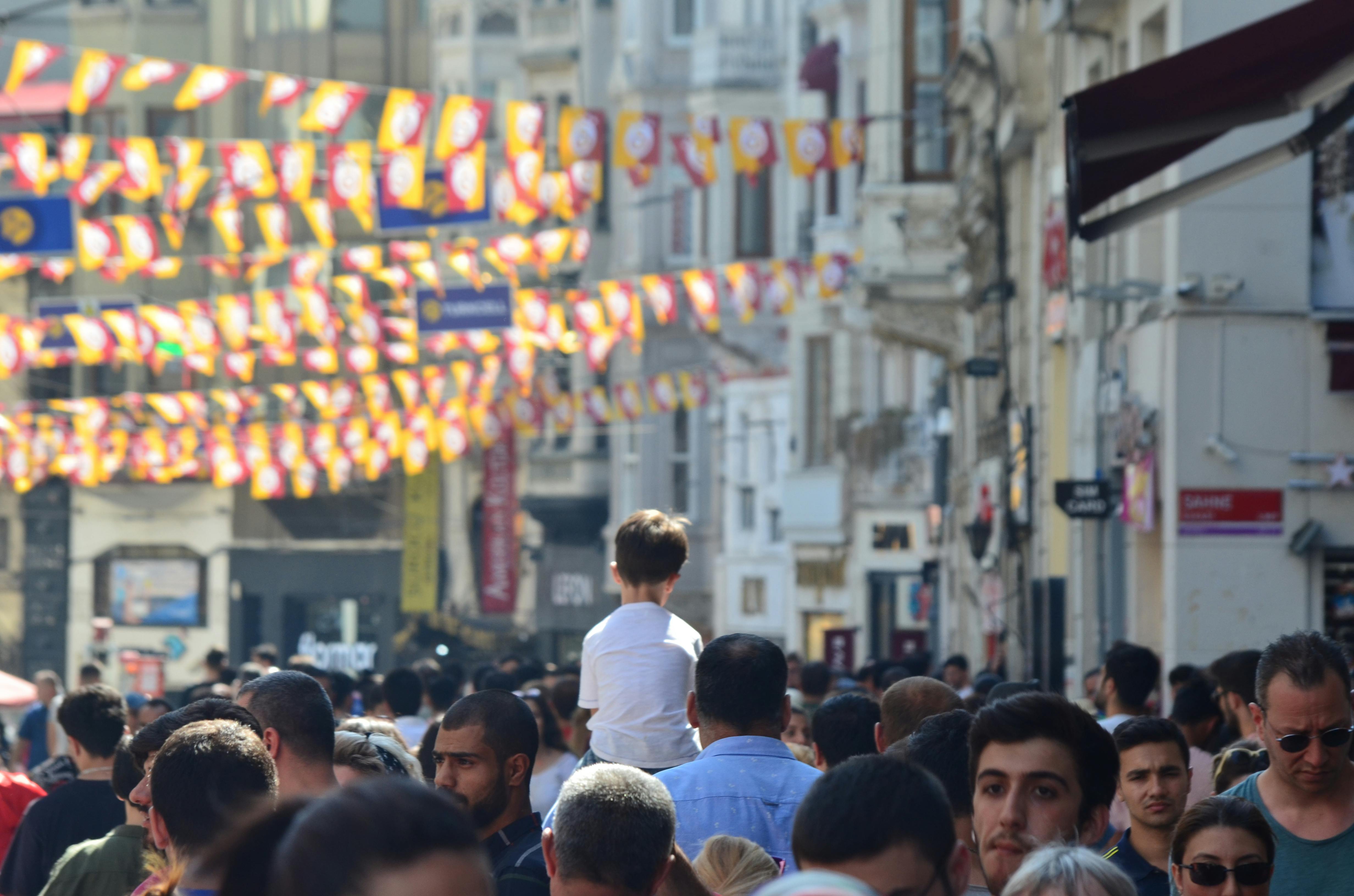 busy istanbul street scene crowd