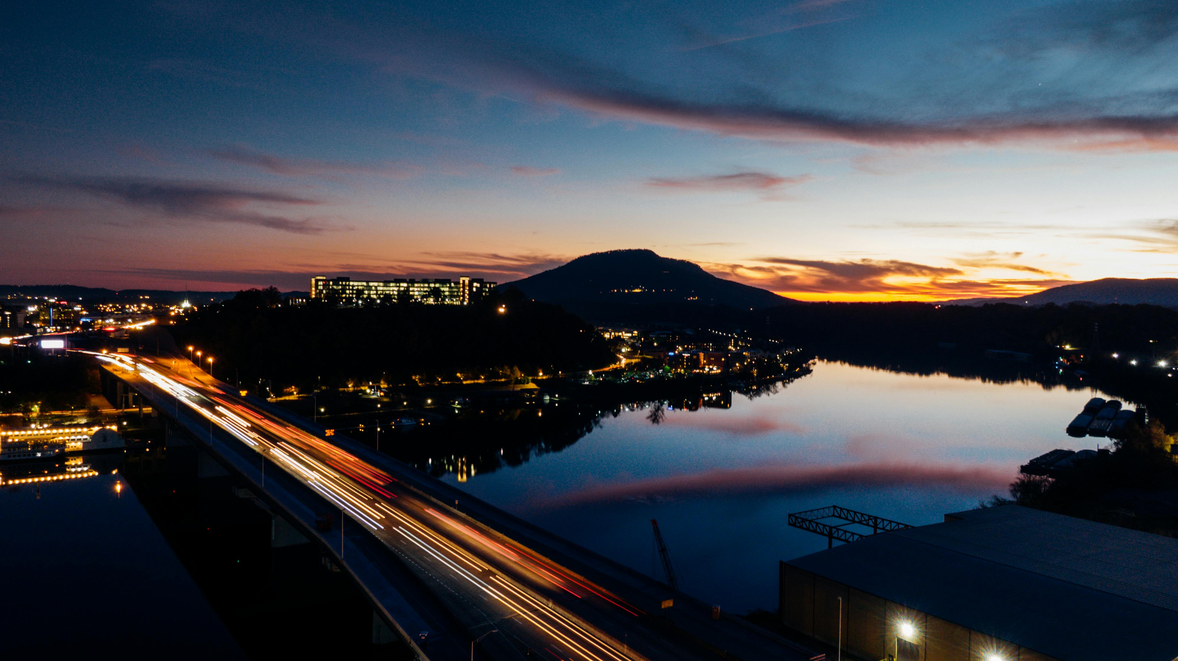 City Near Lake · Free Stock Photo