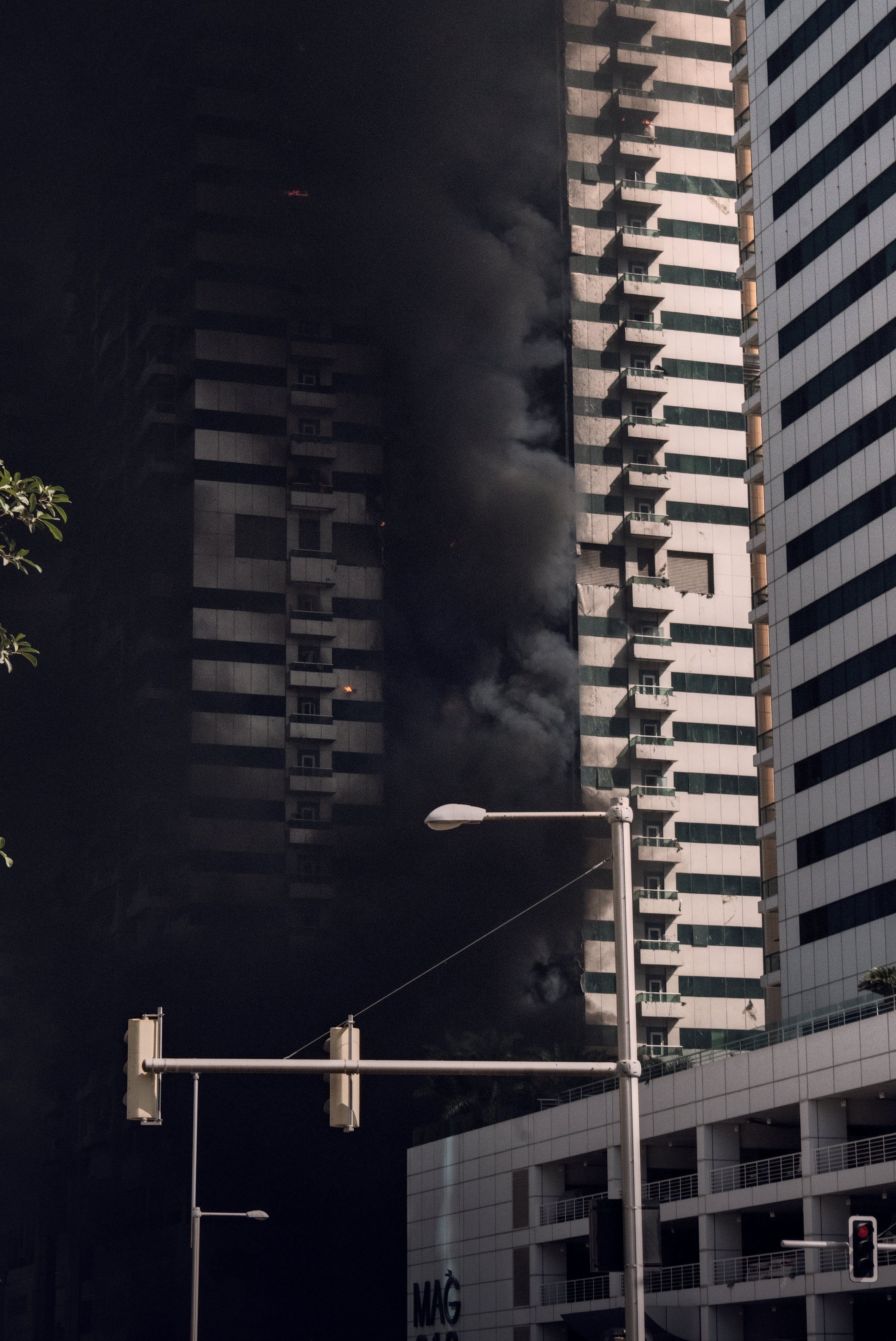 High-rise Fire in Dubai Captured Dramatically · Free Stock Photo