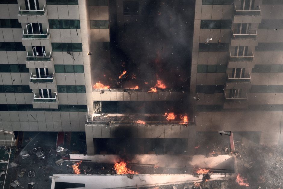 Clădirea de 67 de etaje din Dubai Marina evacuează 4000 de persoane fără victime. Dramă și curaj în timpul incendiului.