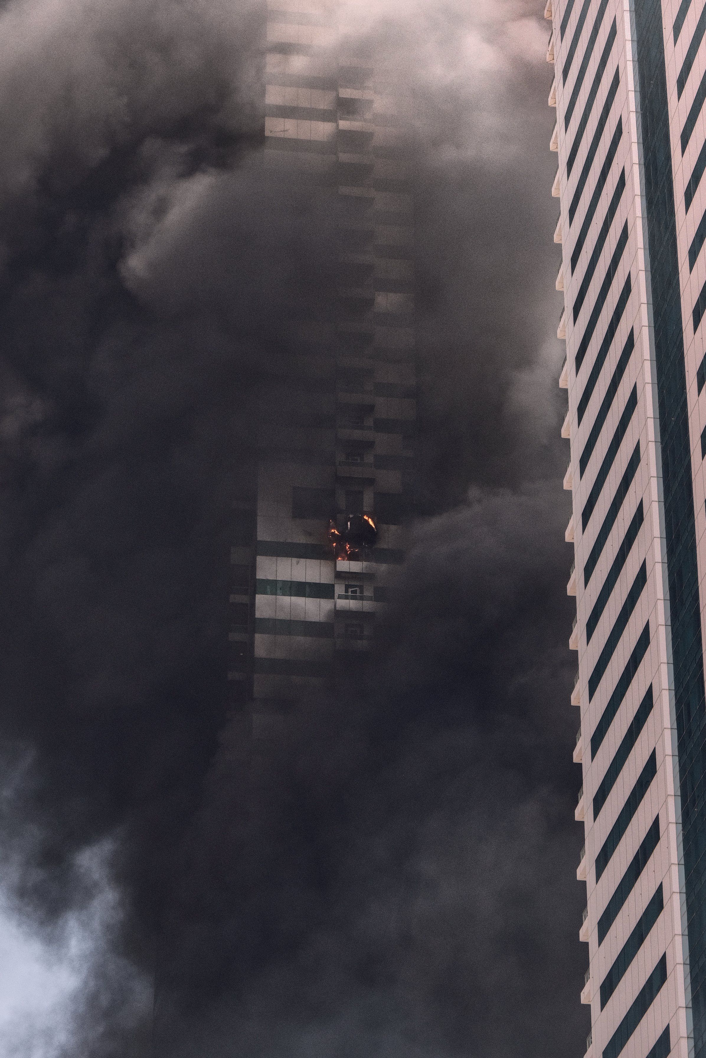 Manhattan Skyscraper Evacuation Sparks Urgent Safety Review After Structural Columns Buckle
