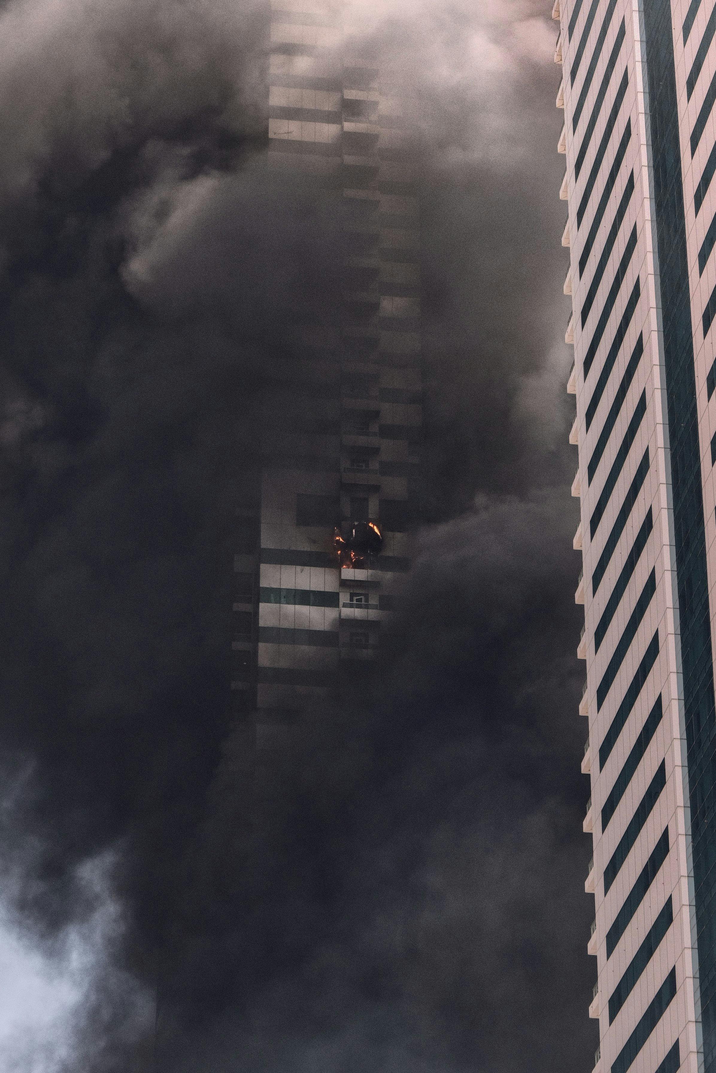 Dramatic High-Rise Fire in Dubai · Free Stock Photo