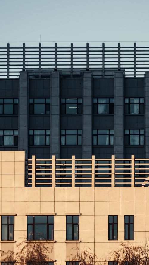 Free Minimalist architectural shot of a modern urban building facade with geometric lines. Stock Photo