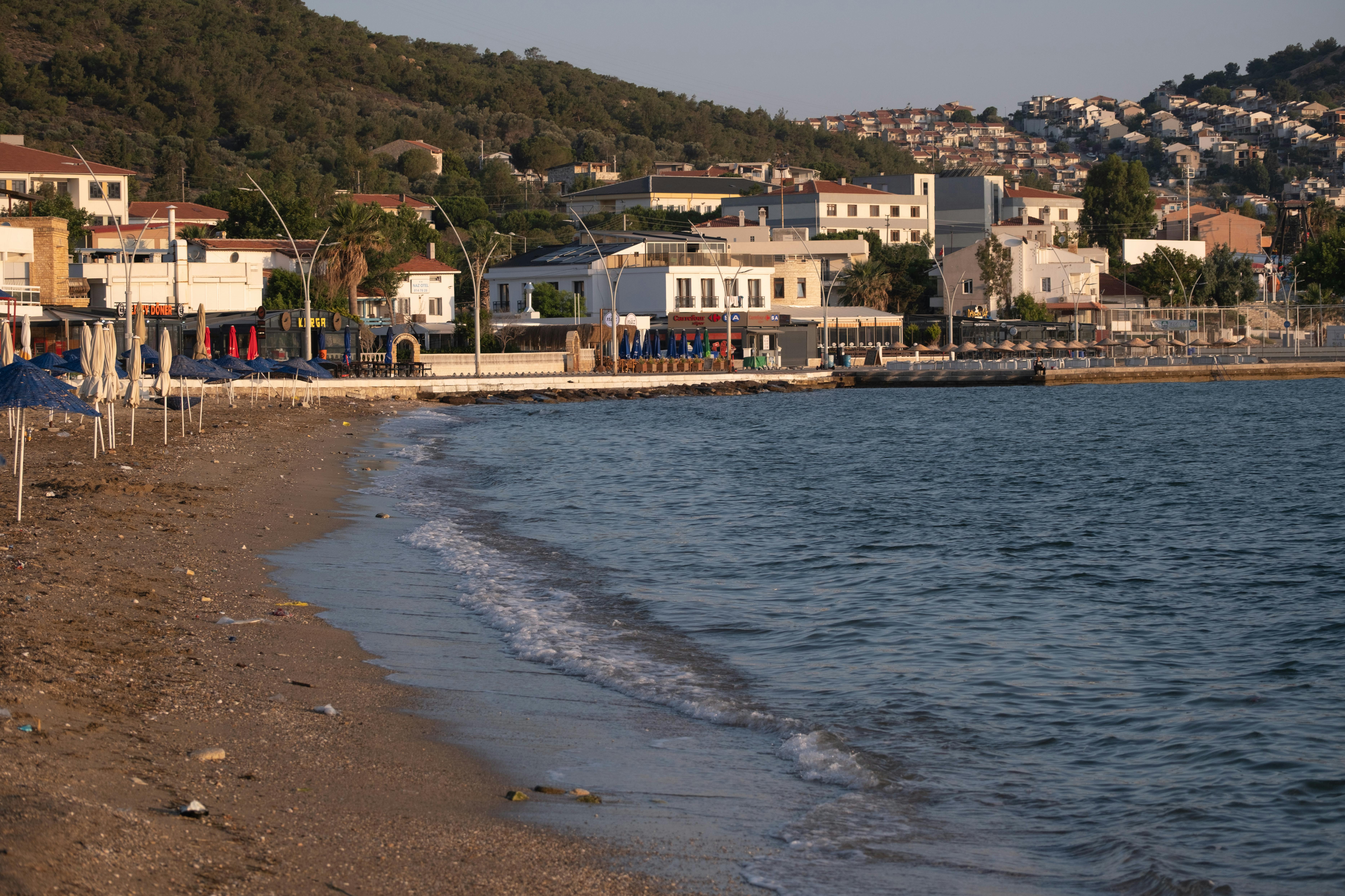 İzmir Foça Ege kıyısında gün batımı