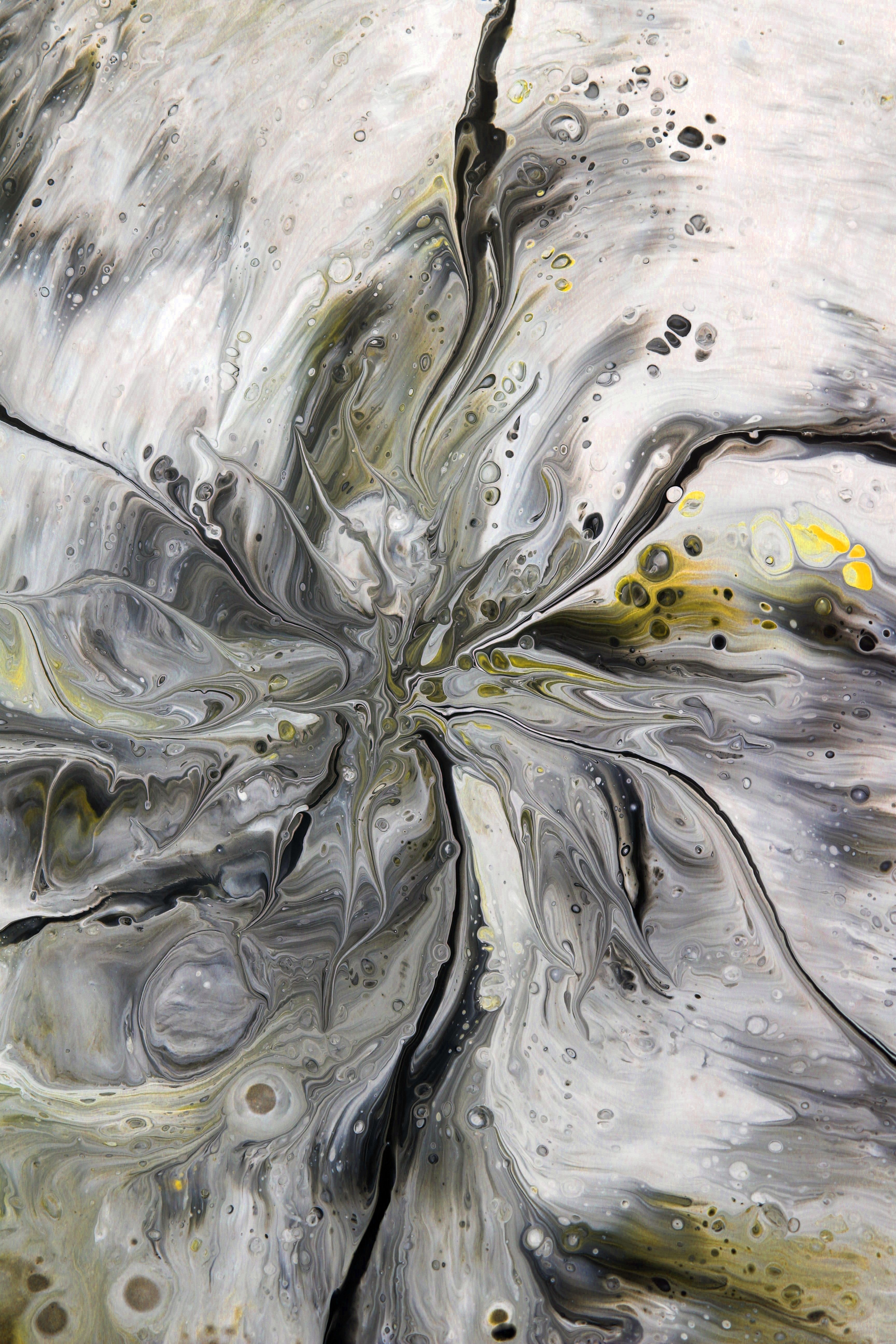 Abstract Fluid Art with Yellow and Black Swirls · Free Stock Photo