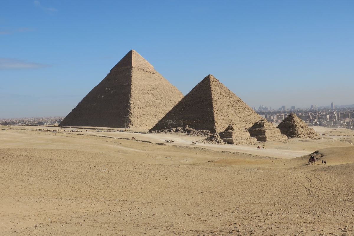 Magnificent View of the Great Pyramids of Giza · Free Stock Photo