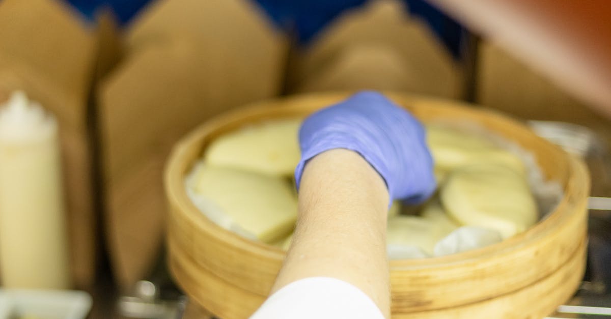 伍佰開副業 煎餃闆娘神撞臉 網友熱搜朝聖地推薦必點 樹枝孤餃