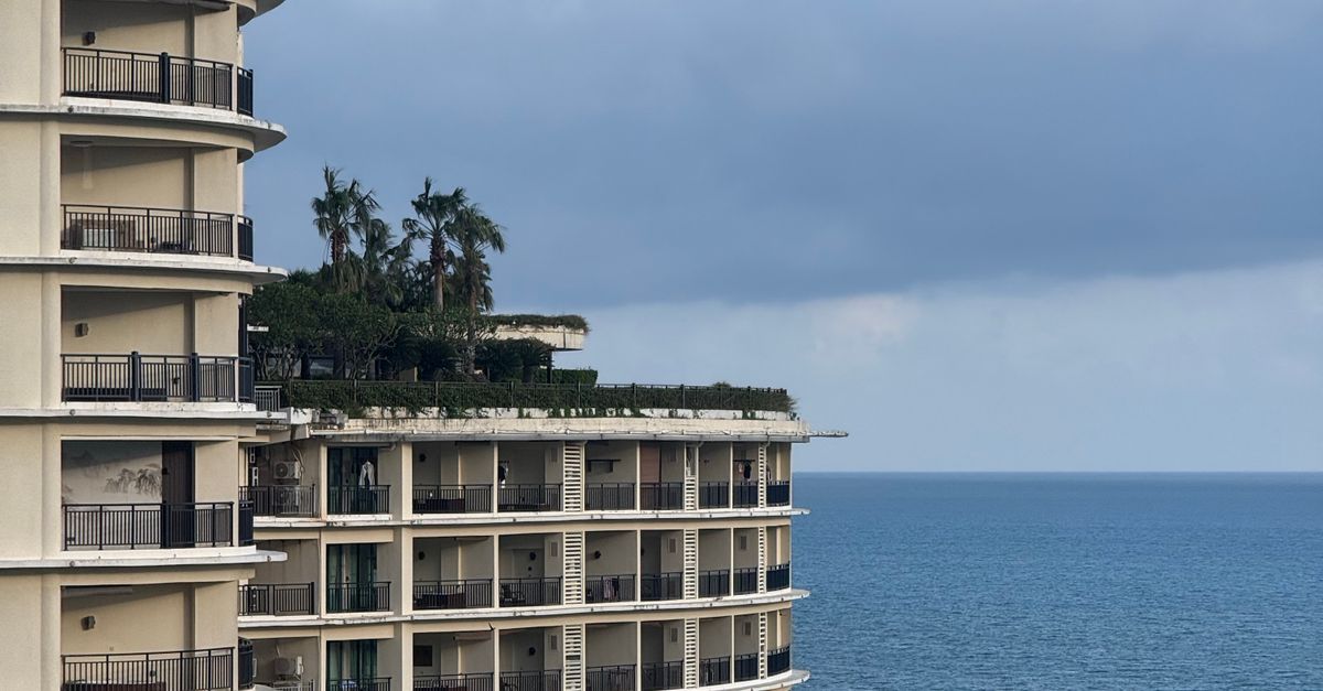 Coastal Luxury Apartments Overlooking Ocean View · Free Stock Photo