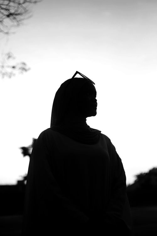 Free Mystical silhouette of a woman wearing sunglasses at twilight in Abuja, Nigeria. Stock Photo