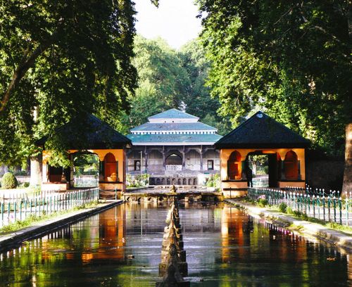 Free Serenity at Shalimar Bagh, showcasing Mughal architecture and tranquil gardens in Srinagar. Stock Photo