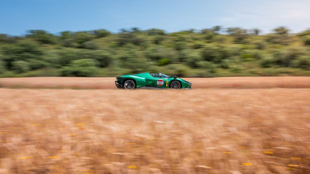 Auto & Landschaft in Szene gesetzt – Atemberaubendes Auto-Motiv