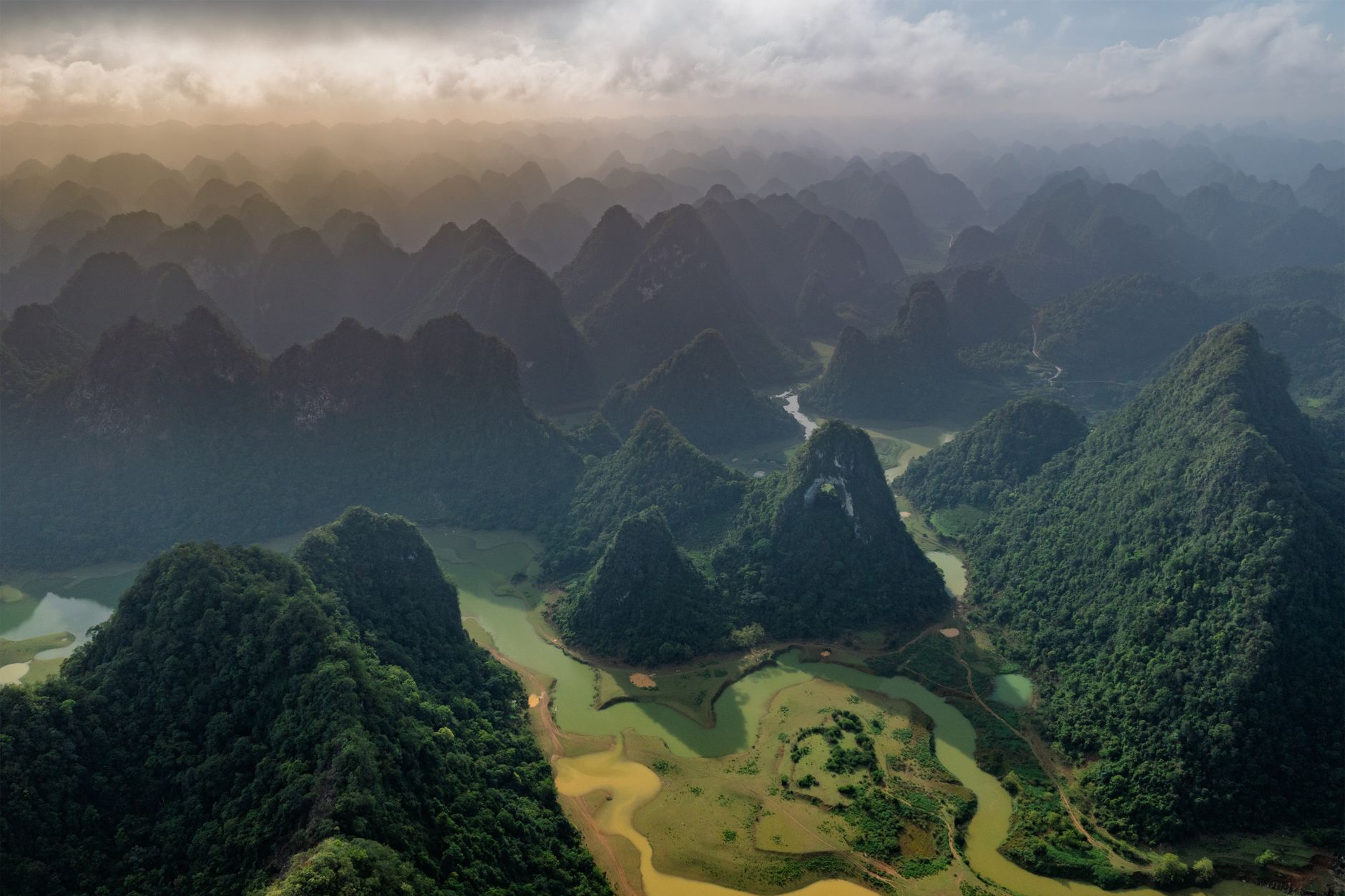 China landscape mountains rivers aerial view — Photo by Duc Nguyen