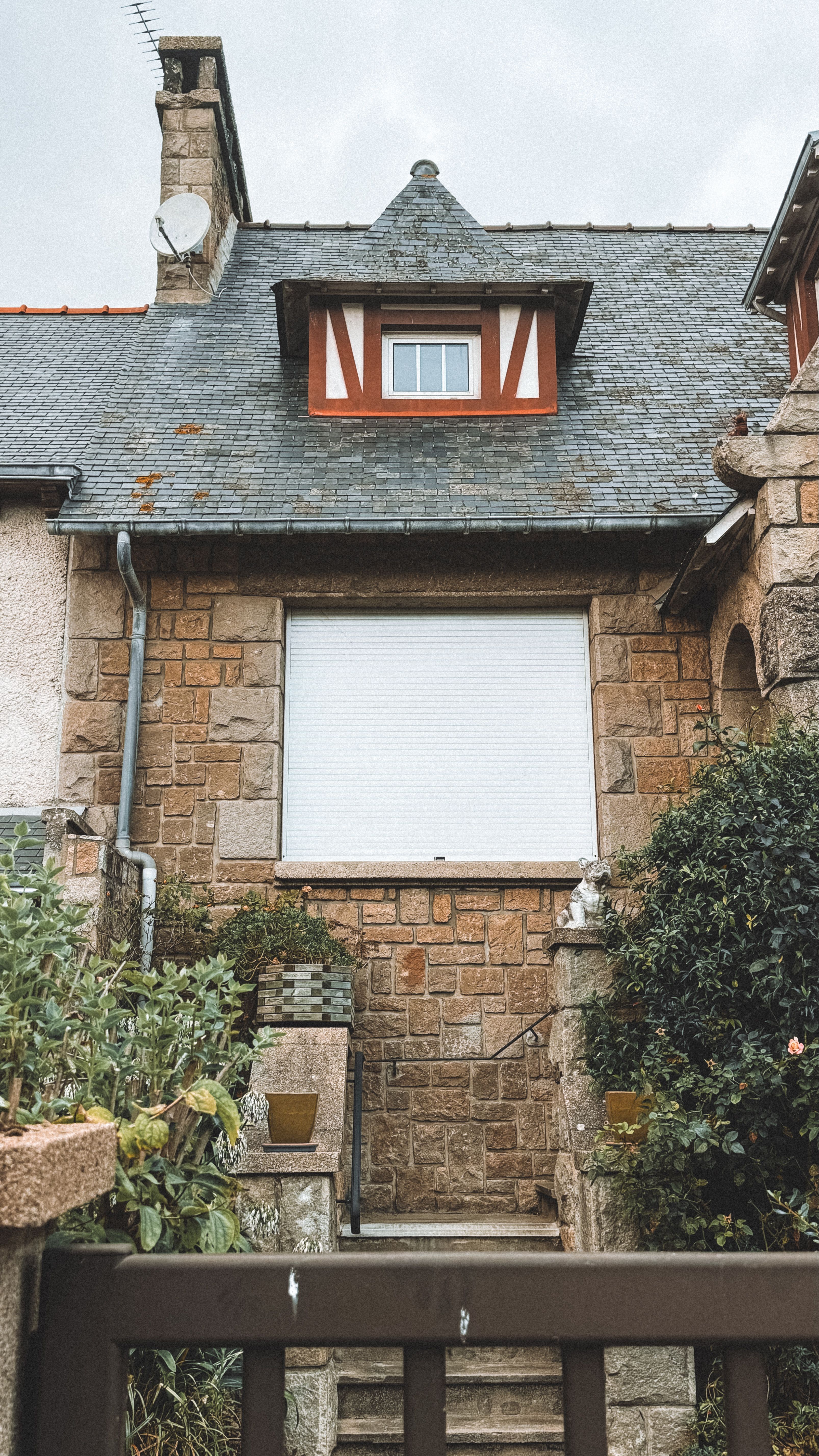 Façade en pierre d'une maison française, typique d'un projet de rénovation énergétique