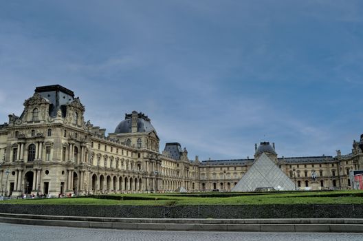 Private Louvre morning with an art historian — Paris