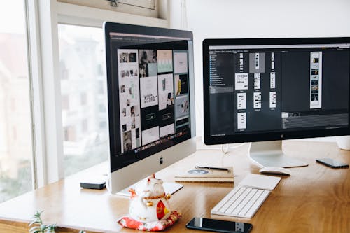 Free Silver Imac on Top of Brown Wooden Table Stock Photo